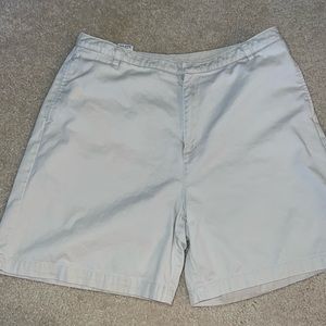 Lands End Ladies Khaki Weekender Shorts - Freshly Laundered- Gently worn Sz 16